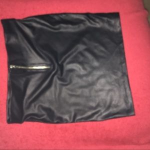Women’s black mini leather skirt ( forever 21)